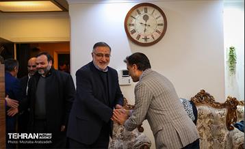 قرار خدمت؛ دیدار شهردار تهران با خانواده شهید آرمان علی وردی 2