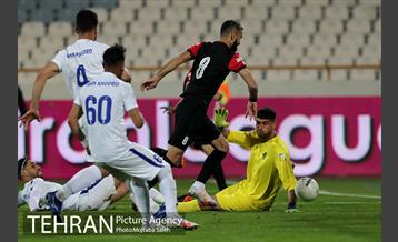 دیدار تیم های فوتبال پرسپولیس و پیکان  13