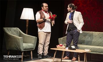 نمایش «بیماری خانواده میم» 13