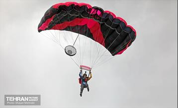 پرش چتربازان از برج میلاد تهران 26