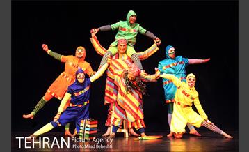 نمایش پاهای خانم هزارپا‎ 4