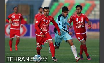 دیدار تیم های فوتبال پیکان و تراکتورسازی