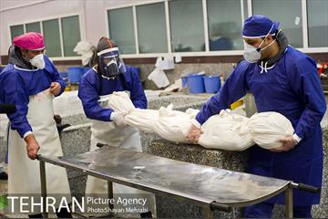 تطهیر و تدفین جانباختگان کرونایی در بهشت زهرا(س) 4