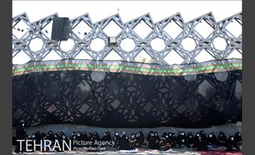 مراسم عزاداری ظهر عاشورا در میدان امام حسین(ع) 2