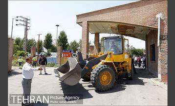 تخریب سردر پادگان جی 12