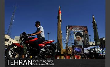 نمایشگاه دفاع مقدس در میدان بهارستان 29