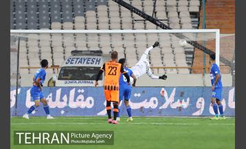 دیدار تیم های فوتبال استقلال و مس رفسنجان 14