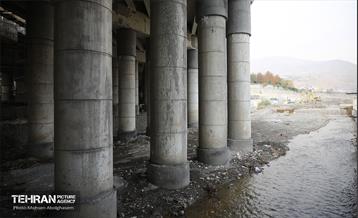 بازدید دانشجویان از پروژه مقاوم‌سازی پل تقاطع بزرگراه همت و رودخانه کن 25