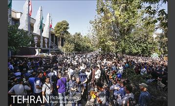 مراسم تشییع پیکر عزت الله انتظامی 22