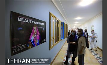 نمایش عکس «زیبایی در جنگ» 25