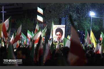 تجمع شب سی‌وچهارم در میدان انقلاب 2