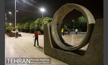 حضور شبانه مردم در بوستان بهمن‎ 22