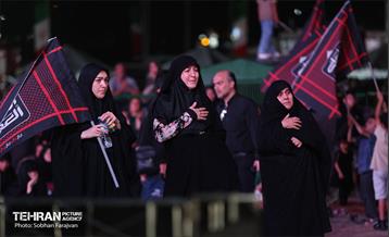 آئین بدرقه زائران اربعین در میدان آزادی 45