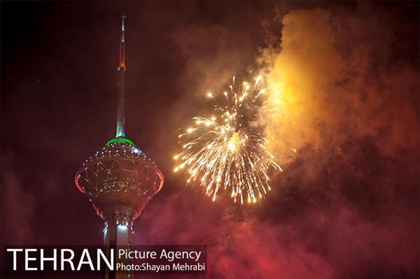 نور افشانی برج میلاد به مناسبت 22 بهمن 6