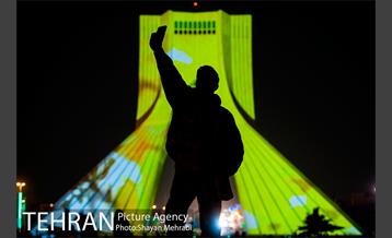 سمفونی نور سیمرغ صلح بر روی برج آزادی 4