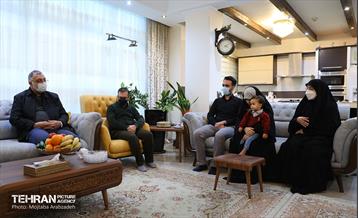 حضور شهردار تهران در منزل سردار شهید بیات 8