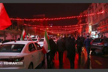 کاروان‌ موتوری و خودرویی از میدان انقلاب تا ساختمان هلال احمر تهران 44