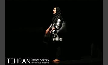 نمایش گور به گور‎ 1