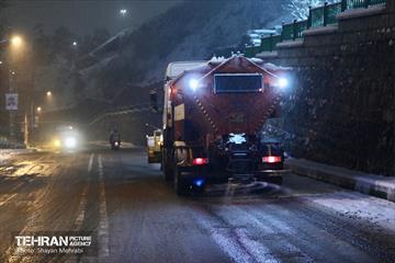 بارش برف زمستانی در معابر شمالی پایتخت - 2 22