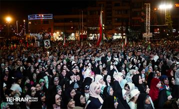 جشن ولادت حضرت زینب (س) در میدان انقلاب