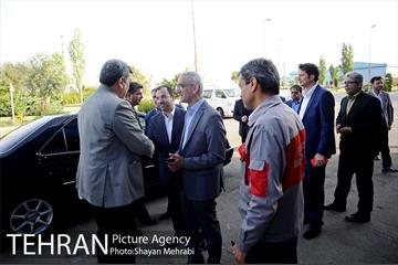 بازدید معاون اول رئیس جمهور به همراه شهردار تهران از کارخانه واگن‌سازی تهران 3