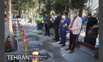 لحظه سال تحویل در بهشت زهرا(س) 1