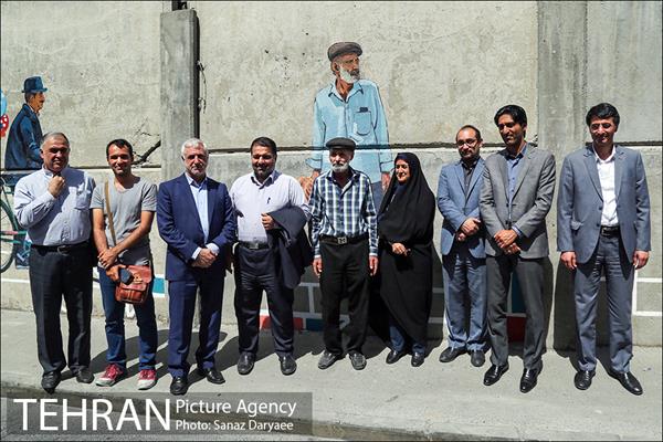 بازدید اعضا شورای شهر از دیوارنگاری جدار مترو خزانه 15