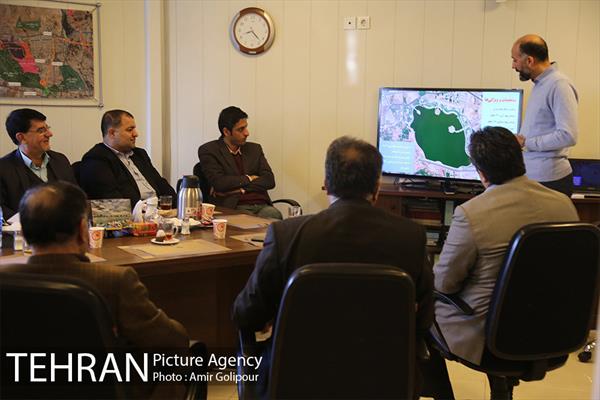نشست اعضای کمیسیون برنامه و بودجه شورای شهر با مدیران شهری منطقه ۲۲ 4