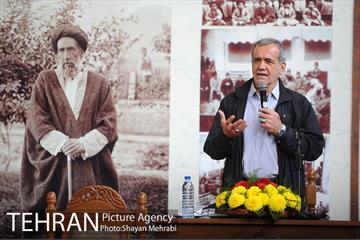 بازدید شهردار تهران از خانه موزه شهید مدرس در روز مجلس 13