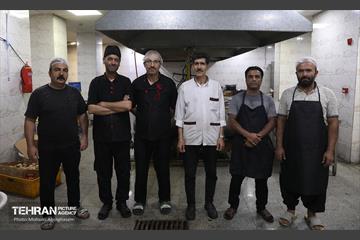 طبخ غذای نذری برای آسیب دیدگان جنگ رمضان در منطقه 3 1