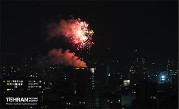 نورافشانی جشن پیروزی انقلاب اسلامی‌ در برج میلاد 1