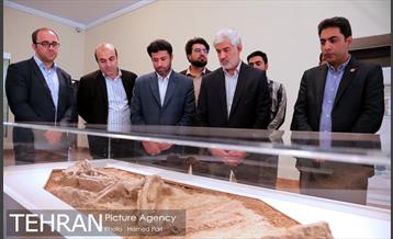 بازدید شجاع پوریان و دانش آموزان از موزه ملی ایران 11