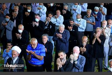 میز خدمت شهرداری تهران در نماز جمعه 57