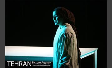 نمایش چرا که صدای تو با صدای من آشناست‎ 11