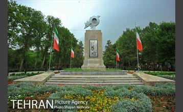 رویش گل لاله در پارک شهر 14