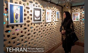 بازدید فاطمه دانشور عضو شورای شهر از نمایشگاه هنری  "فردا در آیینه" 16