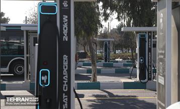 افتتاح ۳ ایستگاه شارژبرقی و رونمایی از تاکسی برخط 6