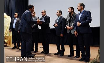 تجلیل از خبرنگاران و عکاسان عرصه دفاع مقدس با حضور شهردار تهران 41