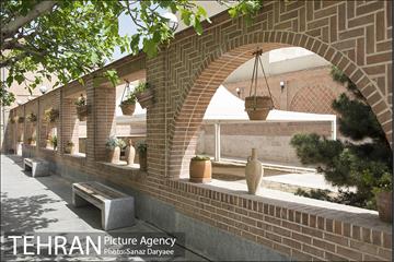 عمارت دبیرالملک 17