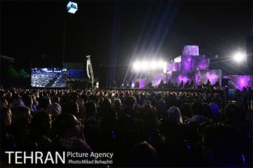 کنسرت شهرام و حافظ ناظری در محوطه باز برج میلاد‎ 15