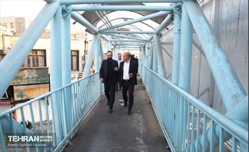 بازدید مدیرکل حوزه شهردار تهران از پروژه پل‌های مکانیزه عابرپیاده 35