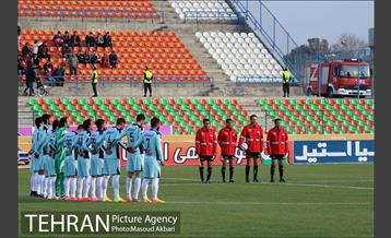 دیدار تیم های فوتبال پیکان و تراکتورسازی