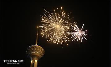 نورافشانی برج میلاد در شب پیروزی انقلاب اسلامی 3