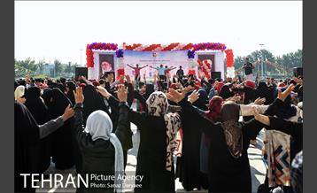 همایش زنگ تحرک و جشنواره بادبادک ها در میدان آزادی 10