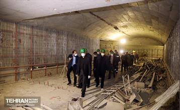 بازدید اعضای کمسیون حمل و نقل شورای اسلامی شهر از ایستگاه تقاطعی مترو توحید 26