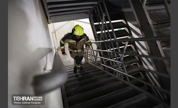 مسابقه پله‌نوردی آتش‌نشانان در برج میلاد 40