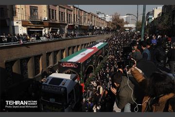 تشییع پیکرهای ۱۰۰ شهید گمنام از مقابل دانشگاه تهران 15