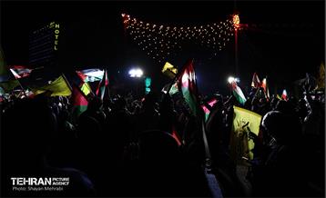 شادی مردم تهران پس از حمله موشکی ایران 17