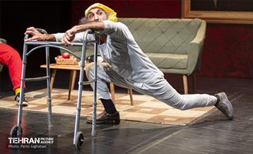 نمایش «بیماری خانواده میم» 3