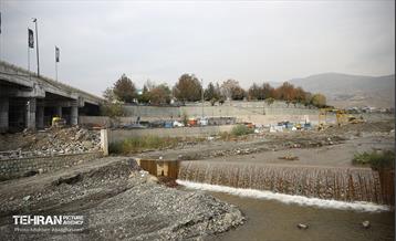 بازدید دانشجویان از پروژه مقاوم‌سازی پل تقاطع بزرگراه همت و رودخانه کن 22